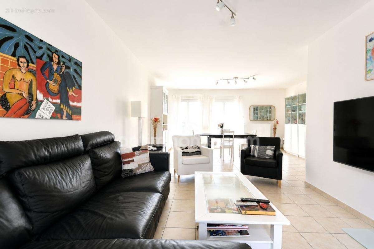 Yutz - maison mitoyenne 5 pieces avec 3 chambres, terrasse, jardin et garage ! - photo 2