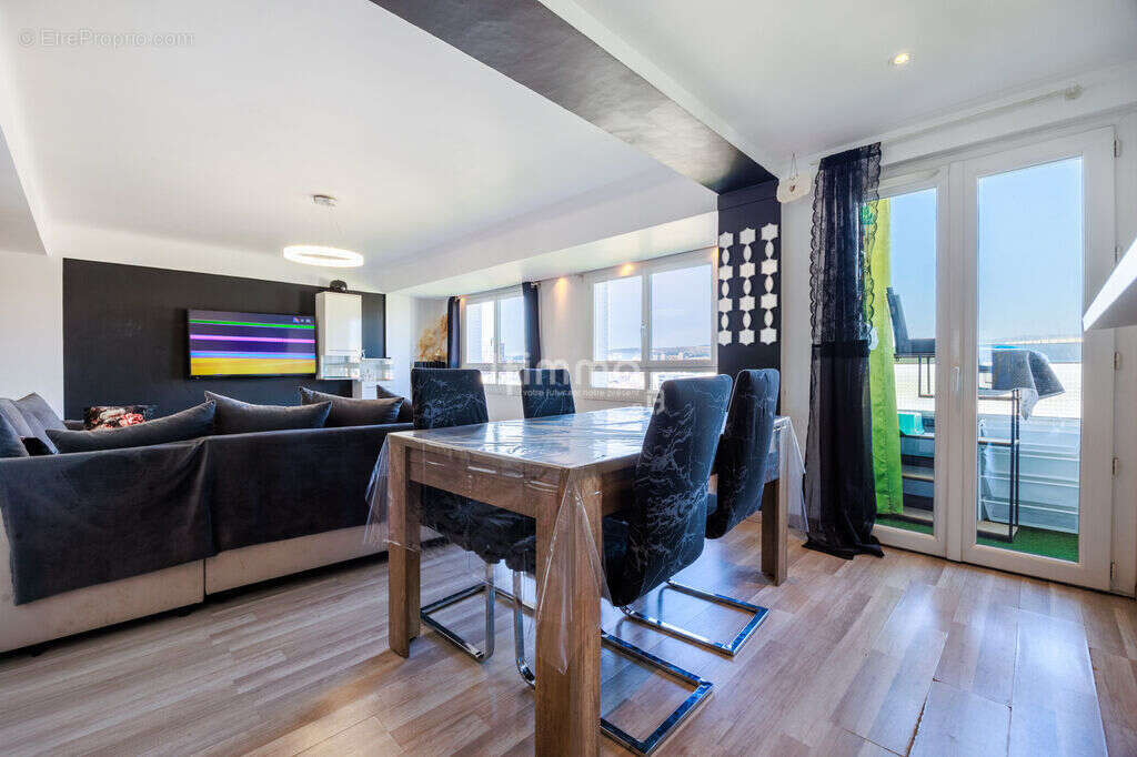 Appartement à MARSEILLE-3E