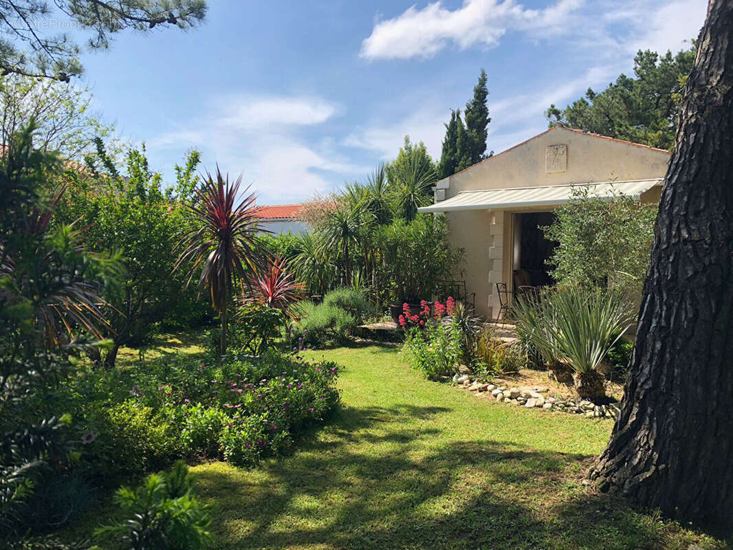 À l'abri des regards, maison chaleureuse où confort, intimité et douceur de vivre se rencontrent. - photo 3