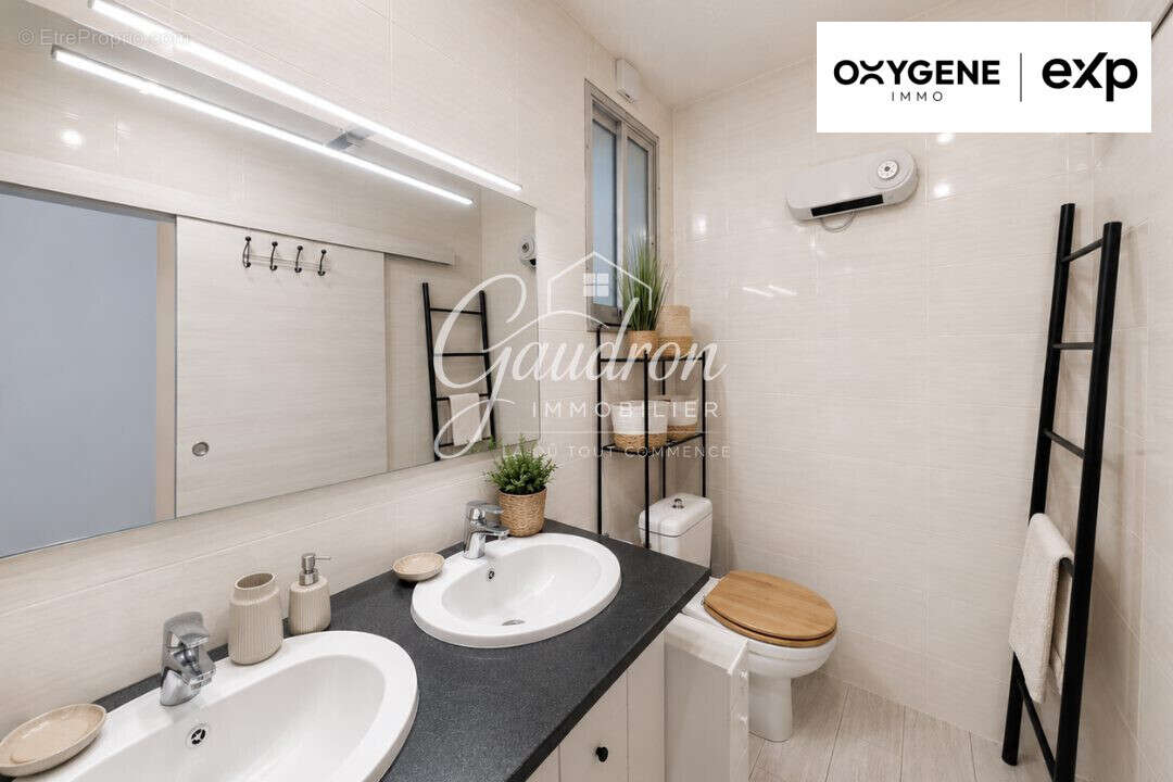 Salle d'eau avec douche italienne - Appartement à PERPIGNAN