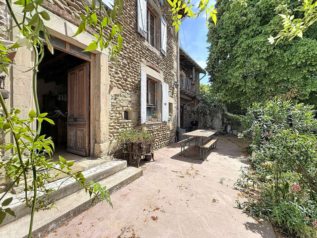 ALBON – Propriété 356 m² sur 2,8 hectares – Chevaux, activité agricole ou projet familial - photo 6