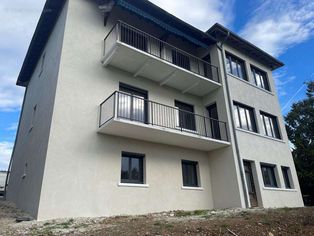 Appartement à CHARBONNIERES-LES-BAINS