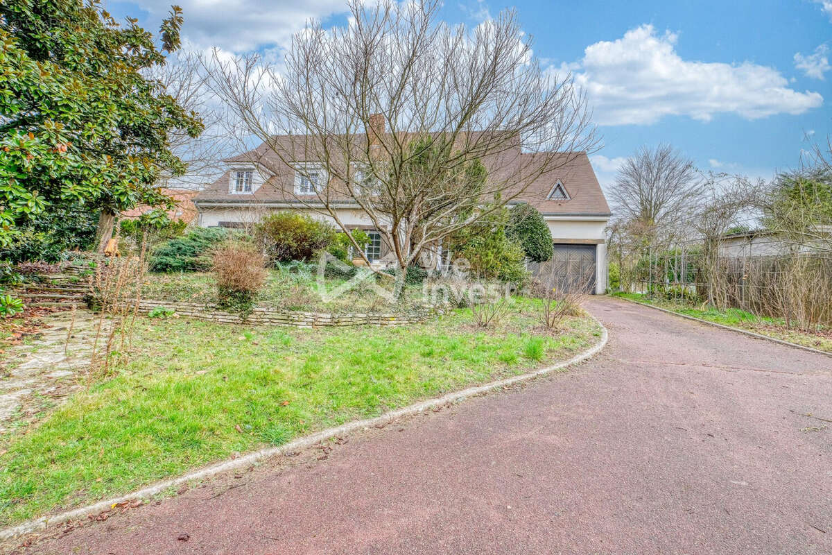 Maison 270 m² à Magny-Le-Hongre  - photo 4