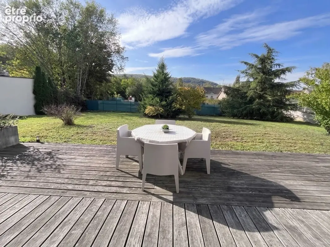 Maison d'architecte de plain-pied de 108 m² : garage double et terrasse. - photo 3