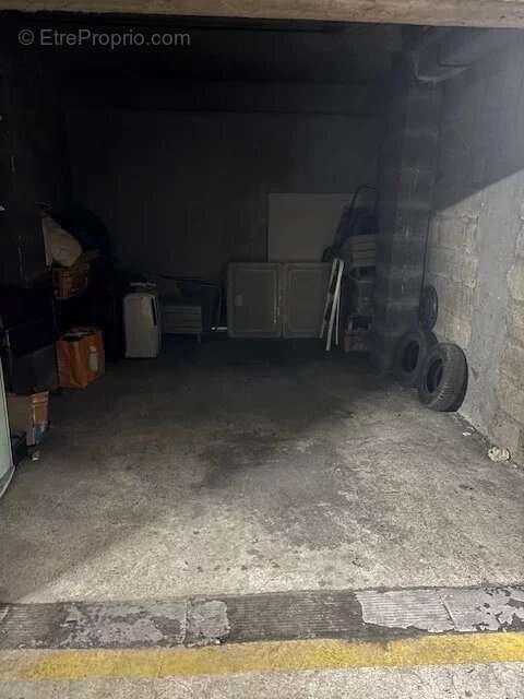 Parking à PARIS-17E