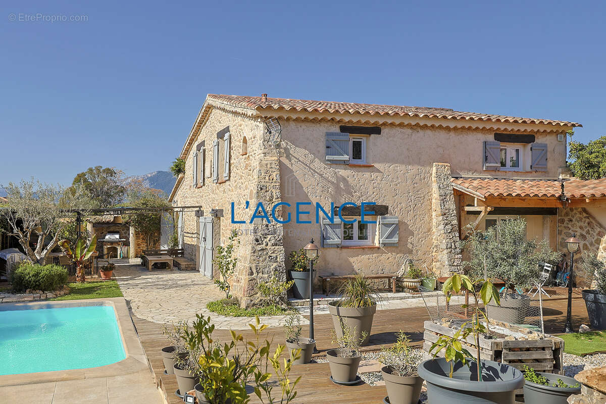 Maison à CARQUEIRANNE