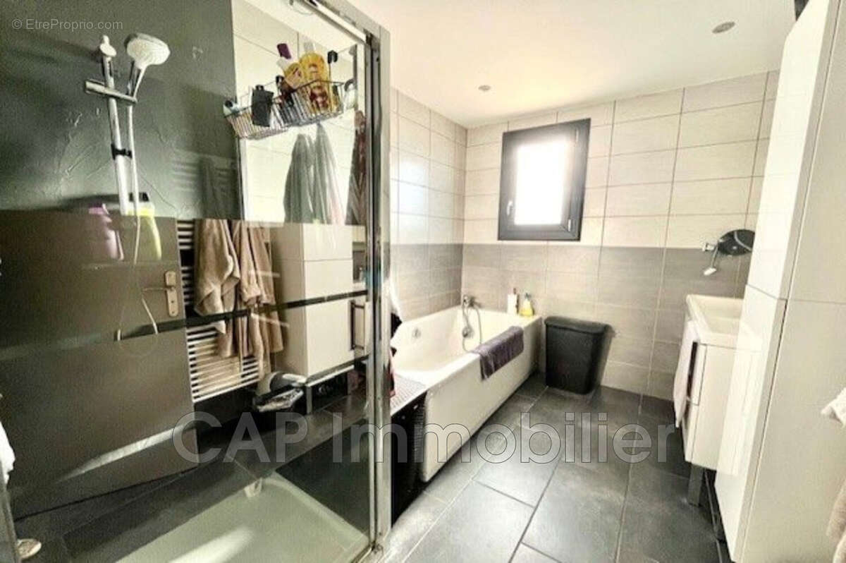 Maison à SAINT-LAURENT-DE-LA-SALANQUE