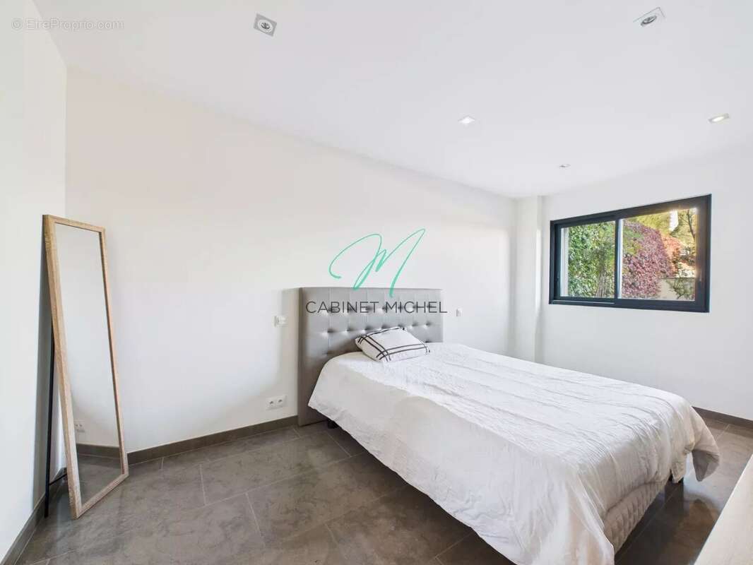 Maison à ROQUEFORT-LES-PINS