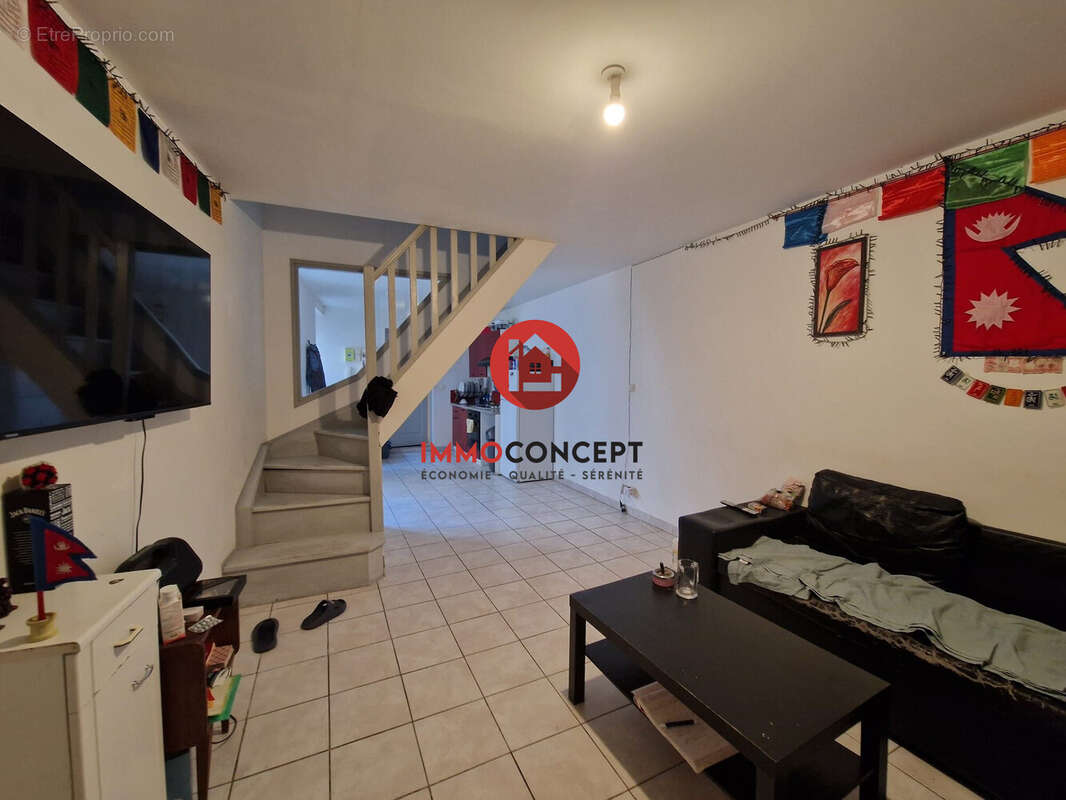 Appartement à BAGNOLS-SUR-CEZE