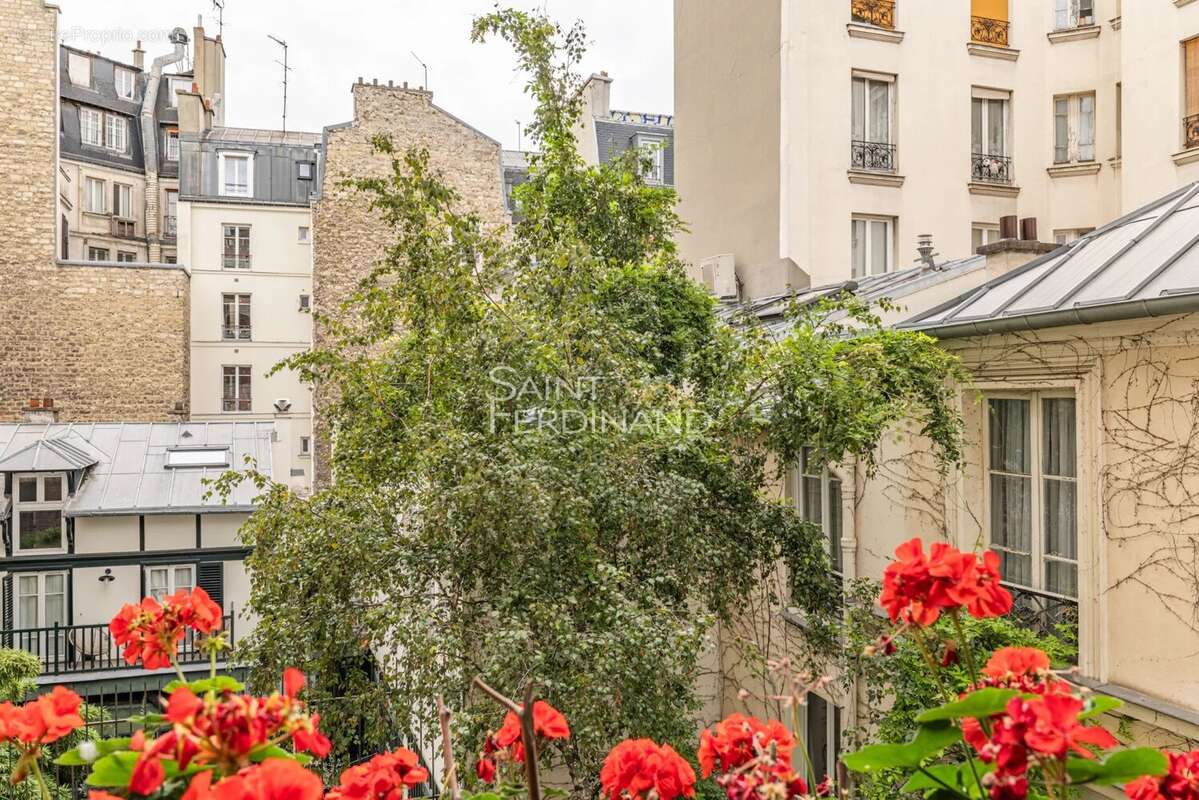 Appartement à PARIS-17E