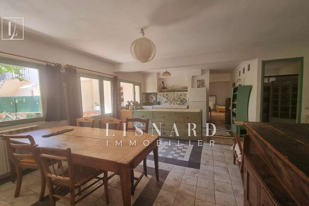 Appartement à VALLAURIS