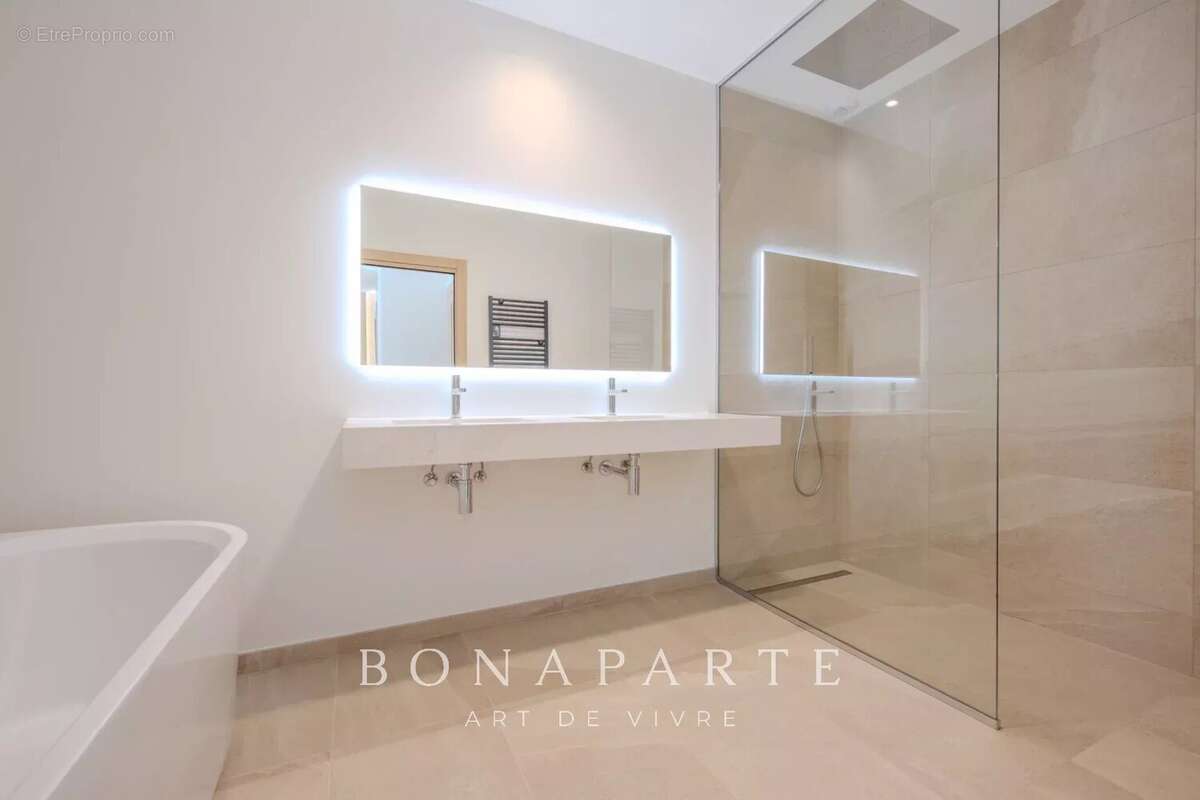 SAINT-TROPEZ - GASSIN [VILLE] – Exclusivité : Superbe villa-appartement en duplex avec vue mer exceptionnelle - photo 14
