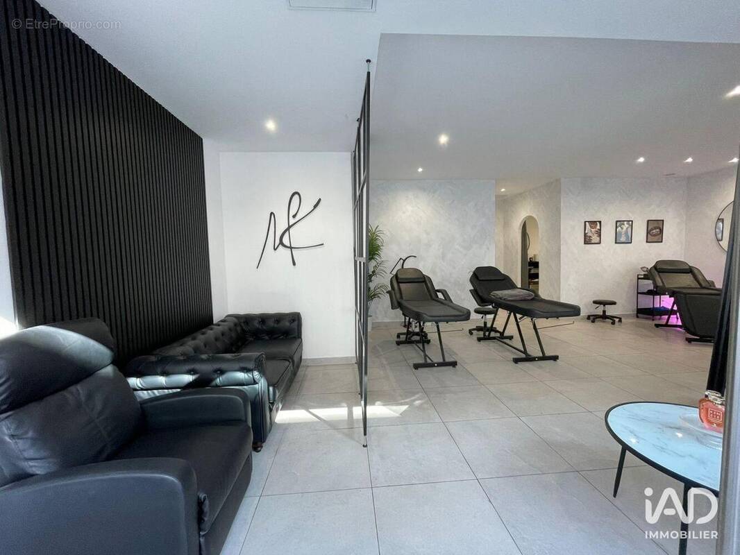 Photo 1 - Commerce à NEUILLY-PLAISANCE