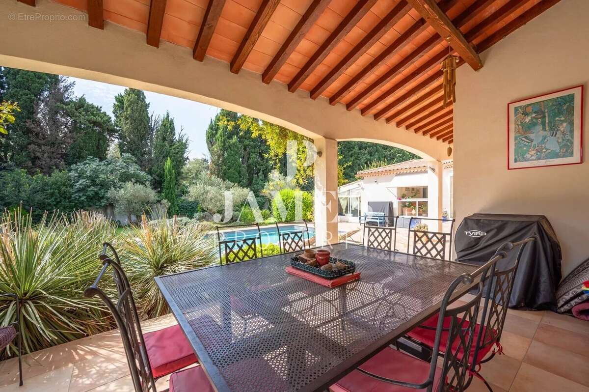 Maison 198 m² à Fontvieille  - photo 4
