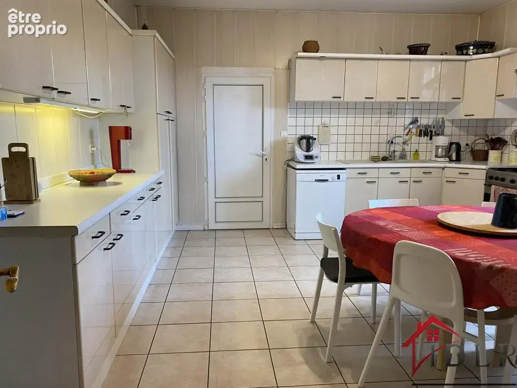 immeuble commercial et d'habitation de 430 m2 - photo 7