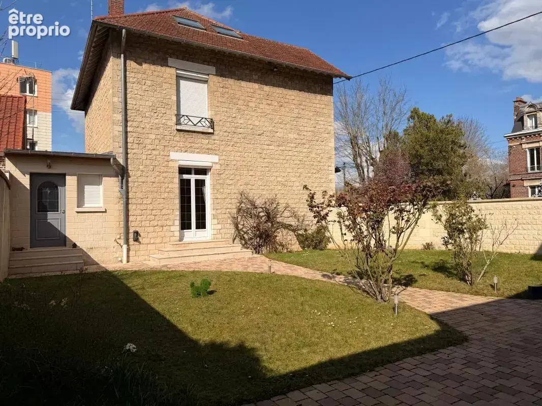Sablons – Maison familiale en pierre avec 5 chambres, jardin et annexe - photo 10