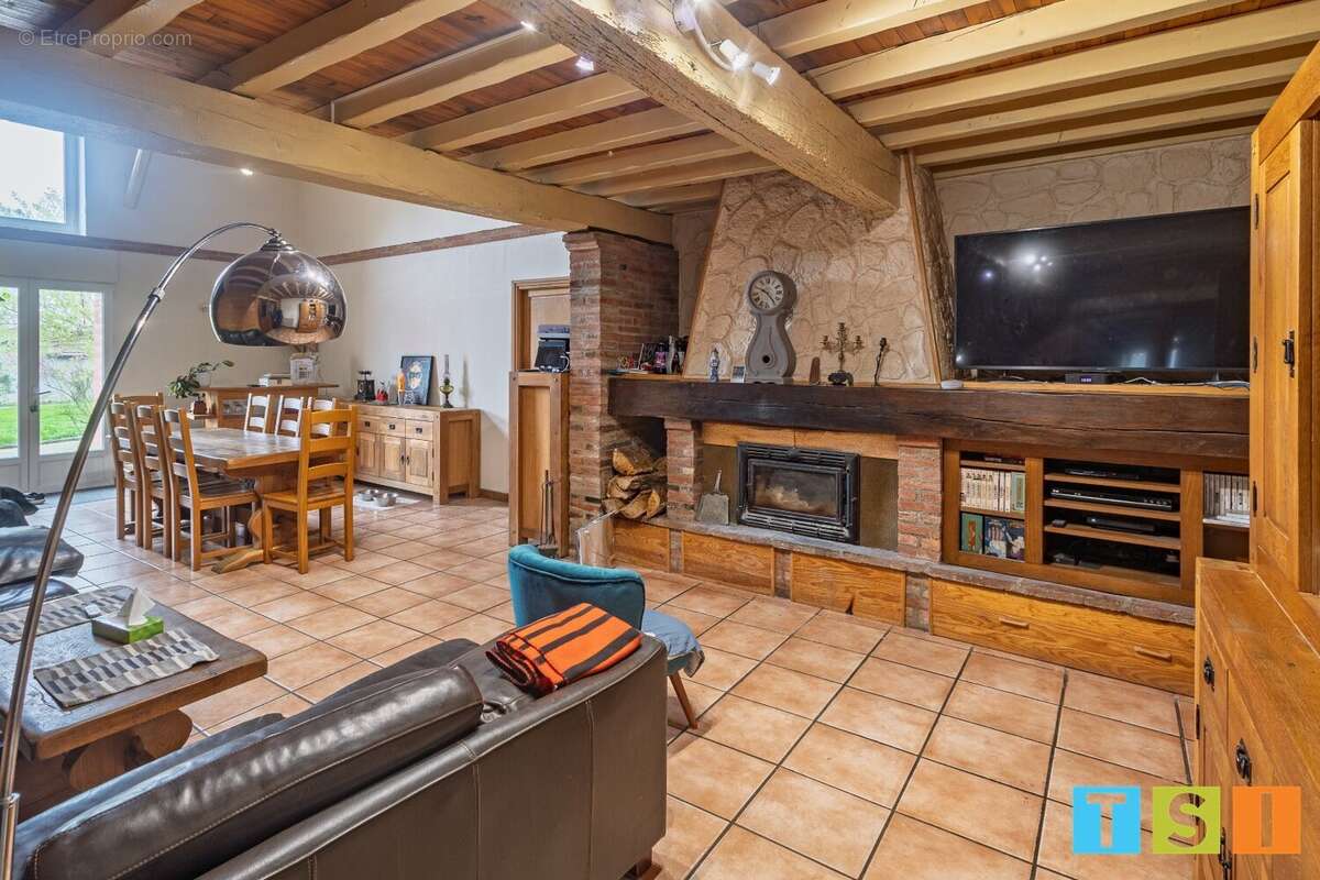 Maison à POUY-DE-TOUGES