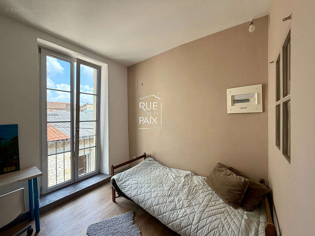 Maison de caractère - Saint-Maixent-l'École  - 5 chambres - 275 m2 - photo 13