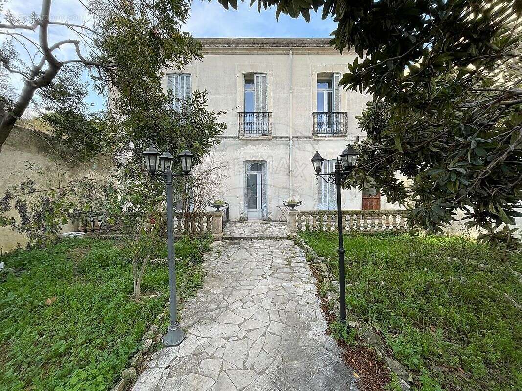 Autre à NIMES