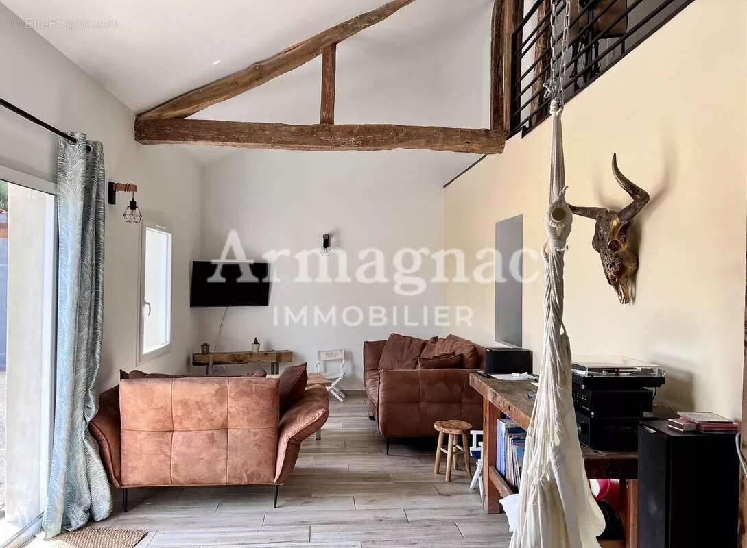 Maison à VIC-FEZENSAC