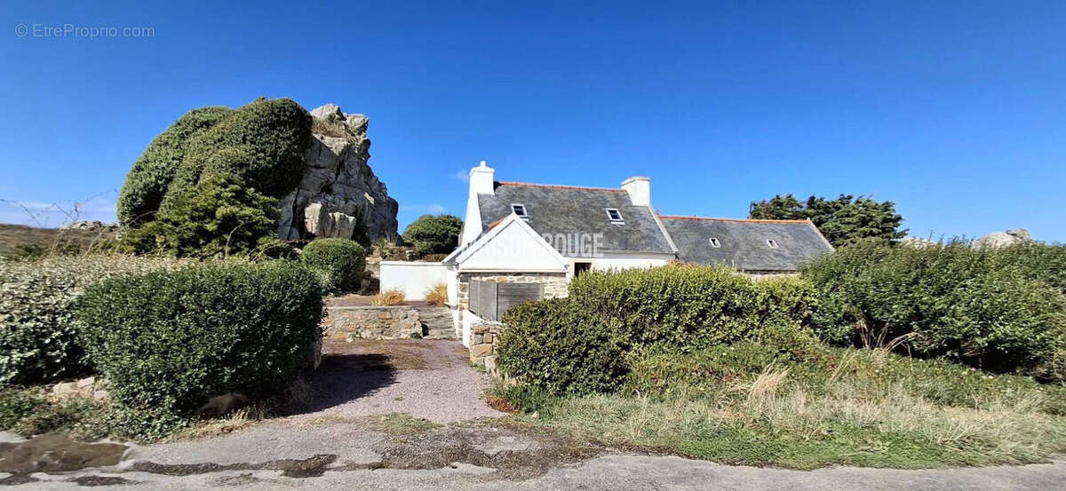 Maison à PLOUGRESCANT