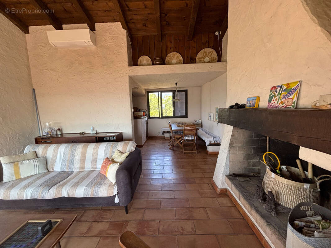 Villa avec vue mer panoramique édifiée sur un terrain de plus de 4150m2 avec piscine. - photo 7