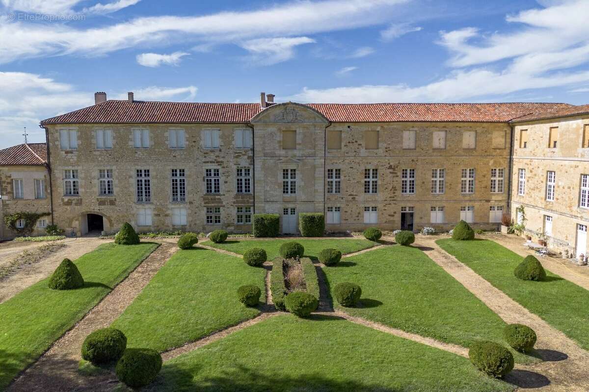 Maison à VALENCE-SUR-BAISE
