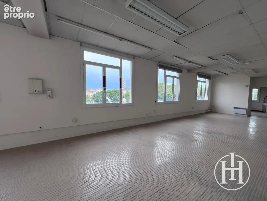 MONTLUÇON   RARE : Plateau commercial de 580 M2 d'un seul tenant   Divisible   Ascenseur et parking - photo 5