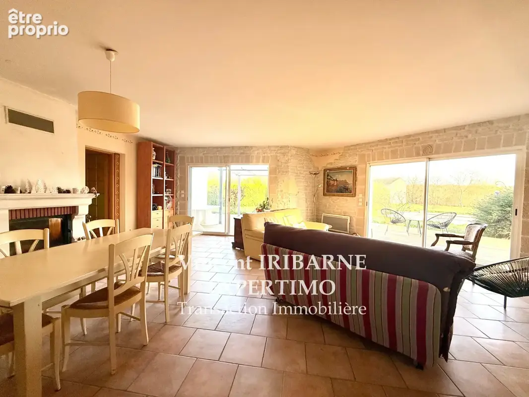 Maison de Plain-Pied, 4 Chambres, Double Garage, Pisicine et Jardin - photo 2