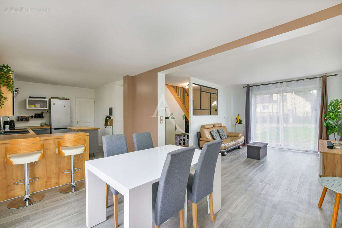 Maison à EVRY-GREGY-SUR-YERRE