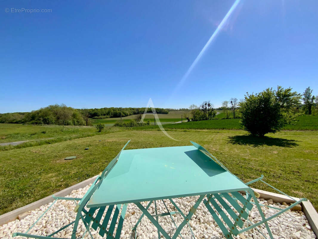 Maison à SAINT-SIMON-DE-BORDES