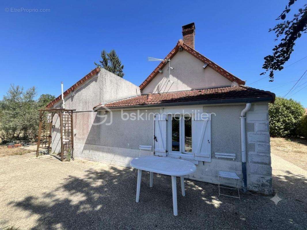 Coup de cœur : maison de 1940 en lisière de forêt, à deux pas d’un étang, sur 8 931m² de terrain avec dépendances - photo 21