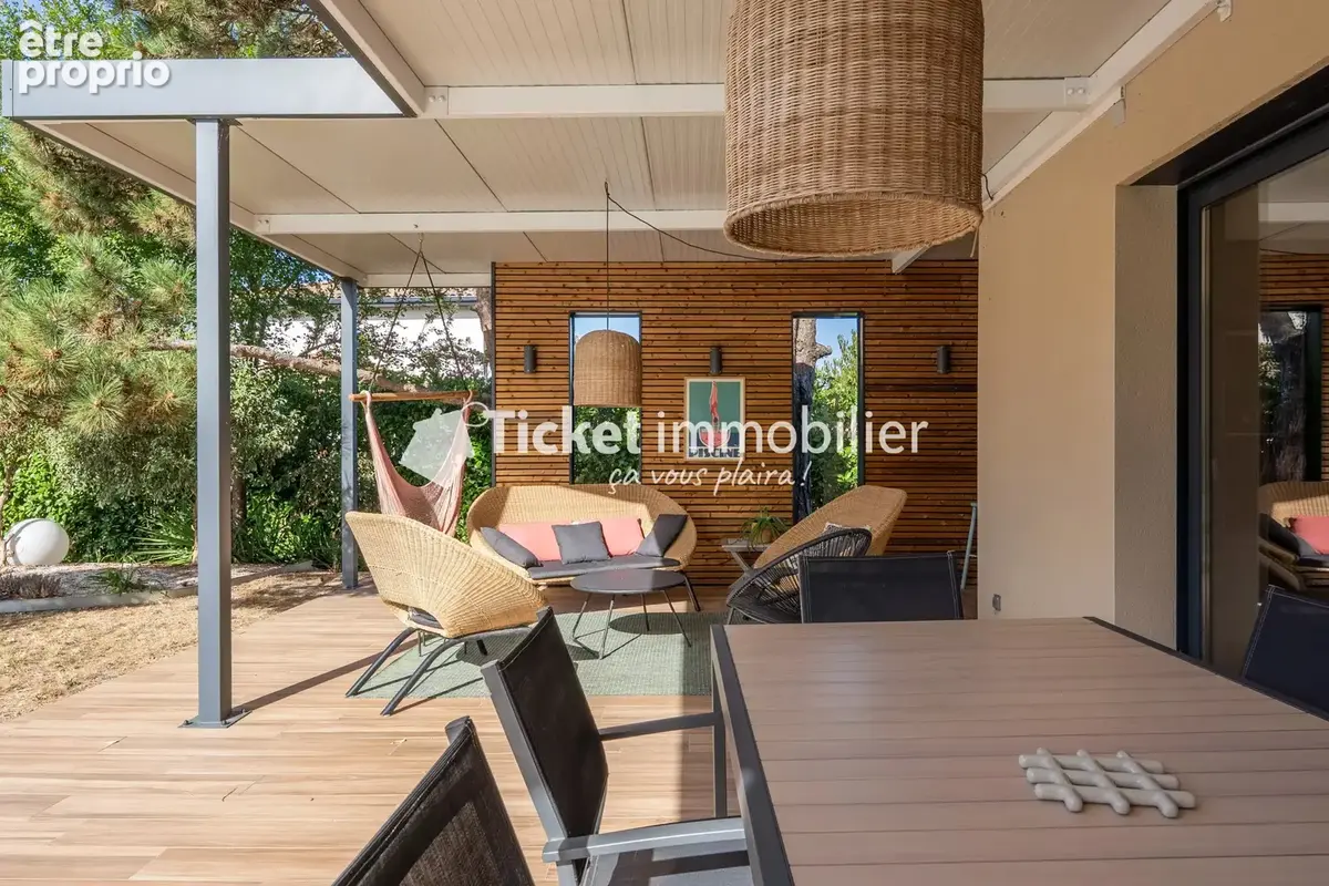 Villa 7 pièces de 304,16m2 avec piscine, carport hors couloir aérien - photo 10