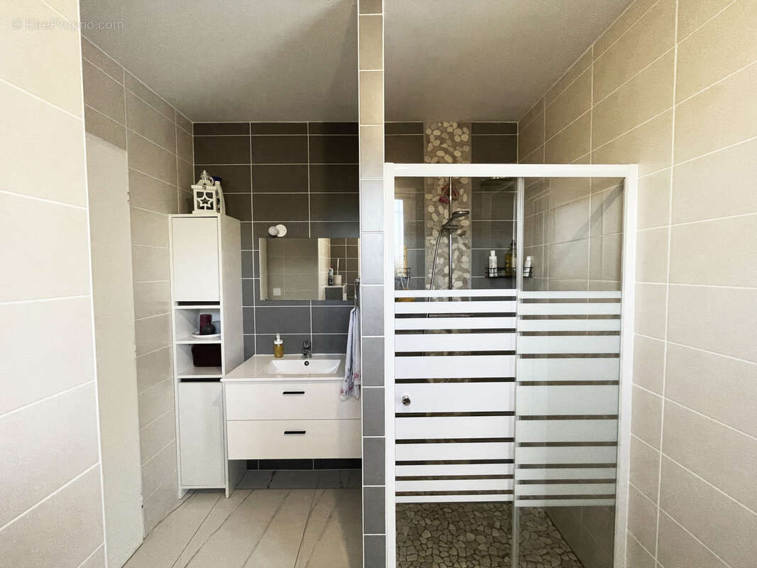 Maison à SALAISE-SUR-SANNE