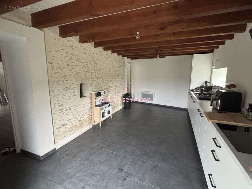 Maison à THURAGEAU