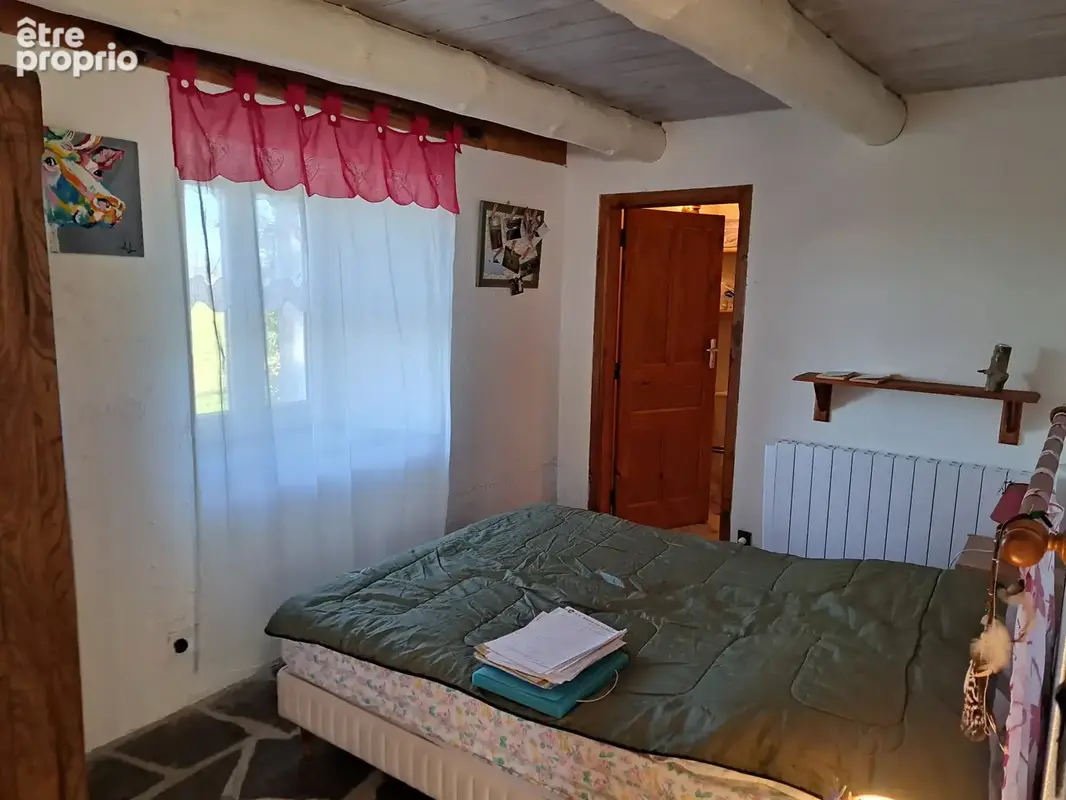 Ancienne petite chaumière au toit de lauzes sur 6000 m2 de terrain - photo 9