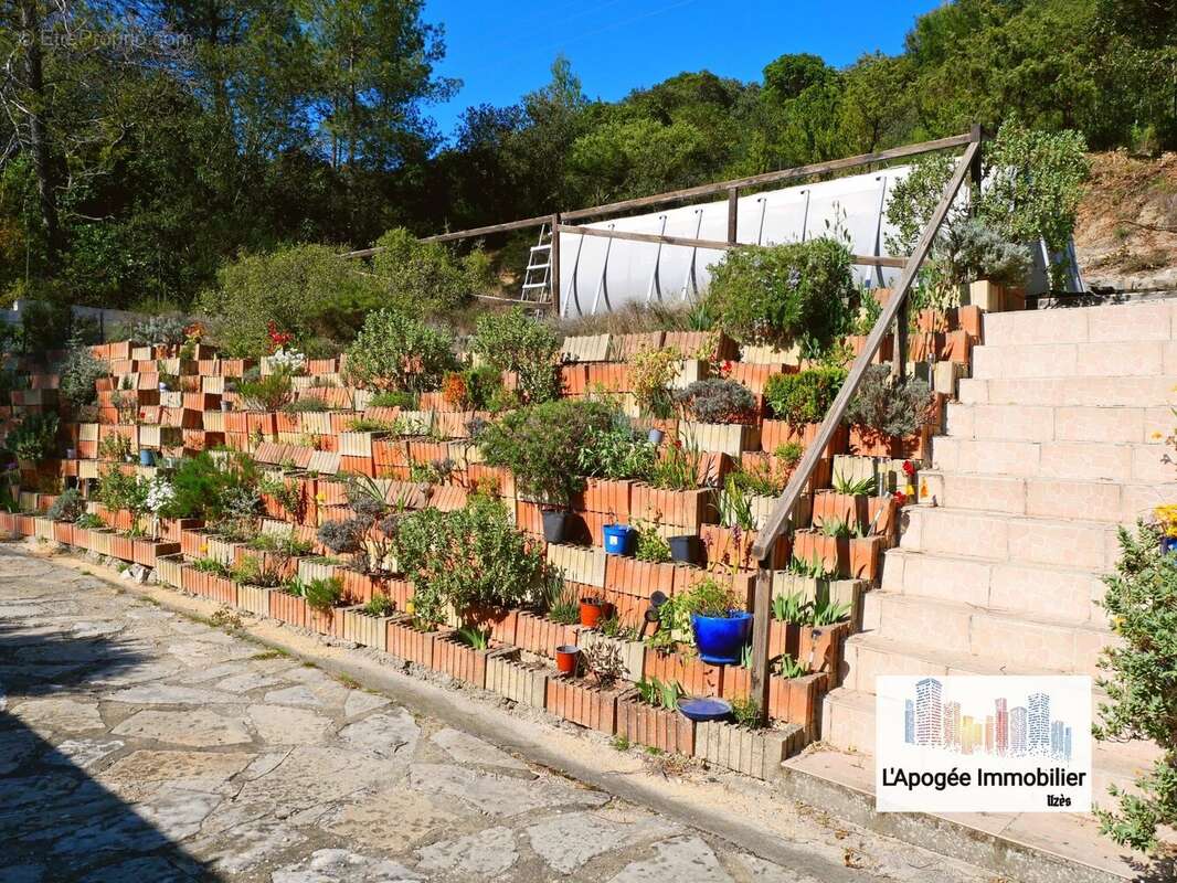 Maison à SAINT-JUST-ET-VACQUIERES