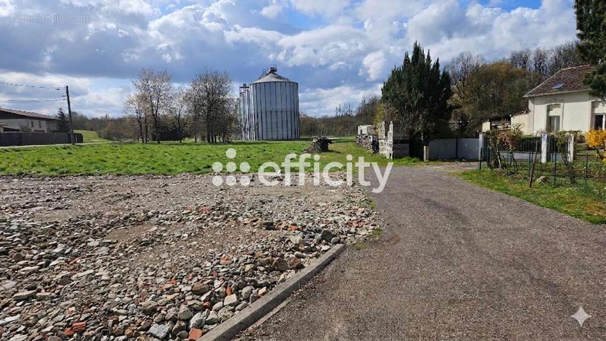 Terrain à FONTENOIS-LES-MONTBOZON