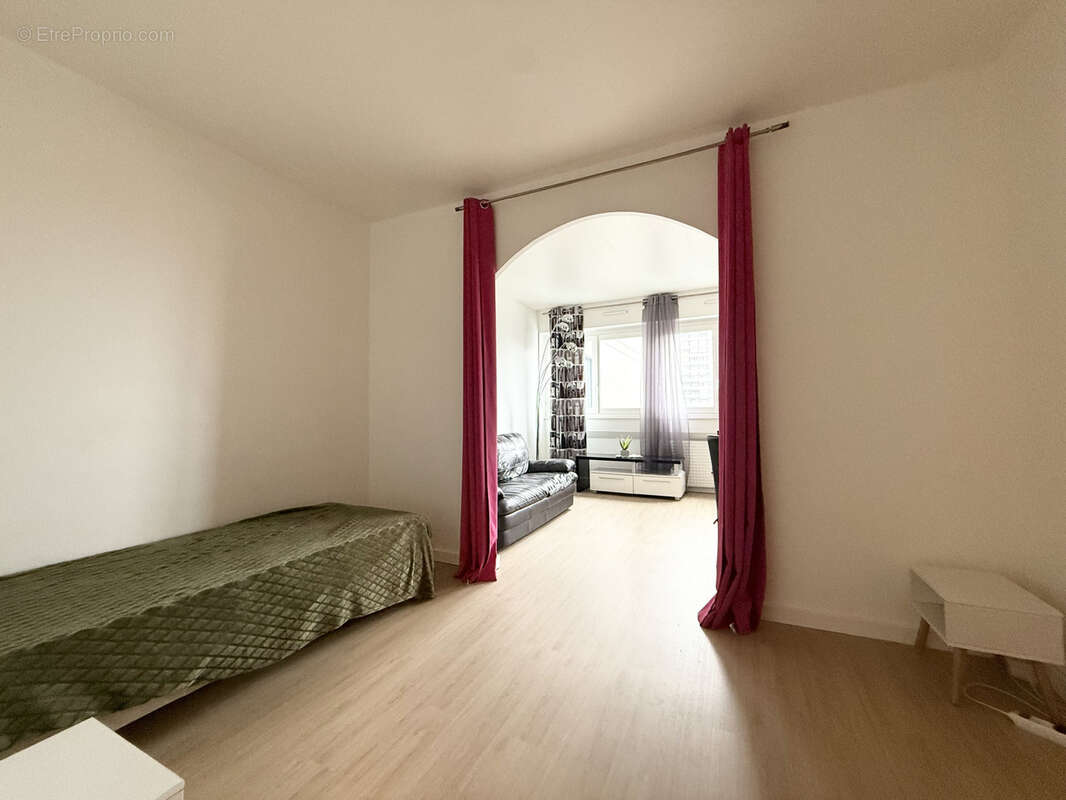 Appartement à COURBEVOIE