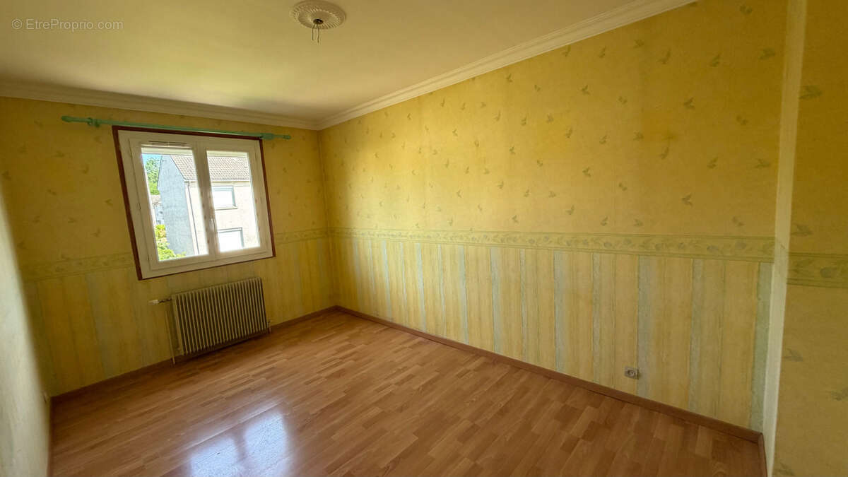 Maison de 89 m2 avec sous-sol complet et jardin arboré - photo 10