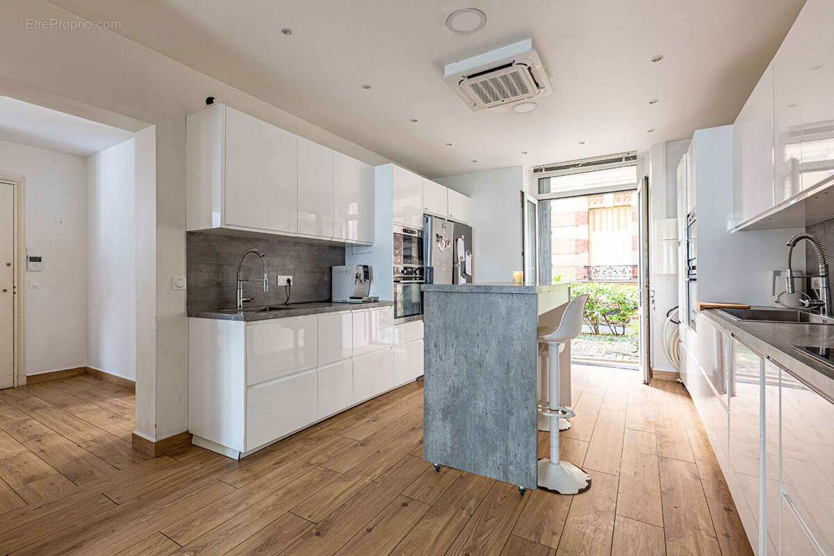 Appartement à NEUILLY-SUR-SEINE