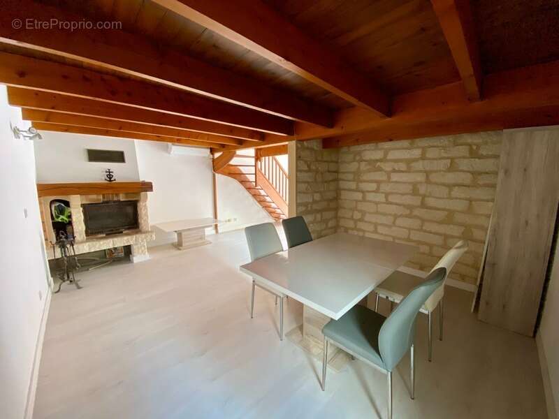 Appartement à MAUGUIO