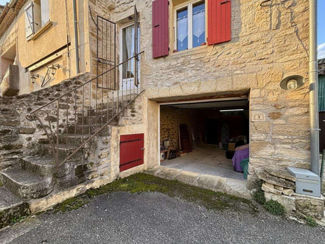 Maison à LA BAUME-DE-TRANSIT