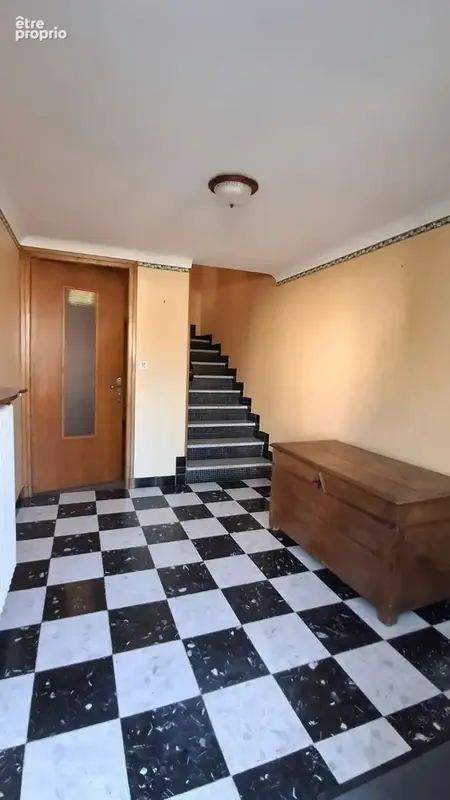 Située à proximité des commodités, maison en rez de chaussée surélevée de 133 m2 habitables sur beau terrain d - photo 5