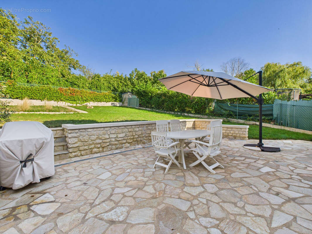 Maison à SAINT-PIERRE-DU-PERRAY