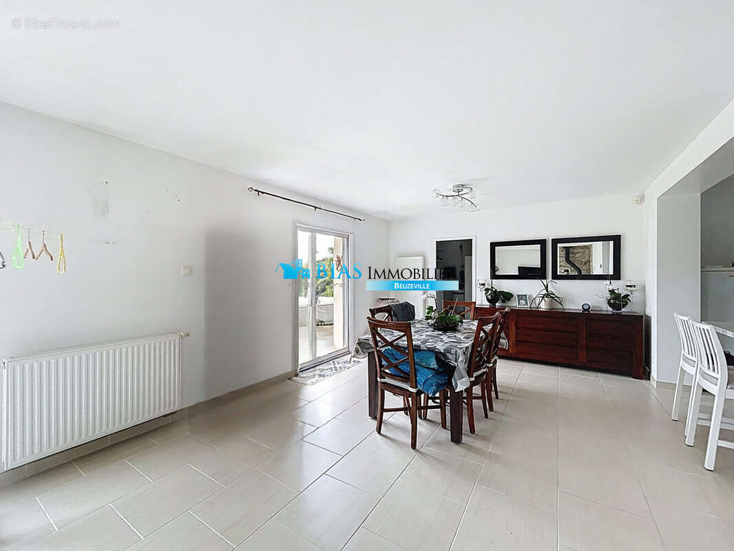 Maison à FIQUEFLEUR-EQUAINVILLE