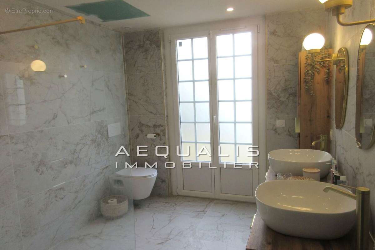 Appartement à SAINT-LAURENT-DU-VAR