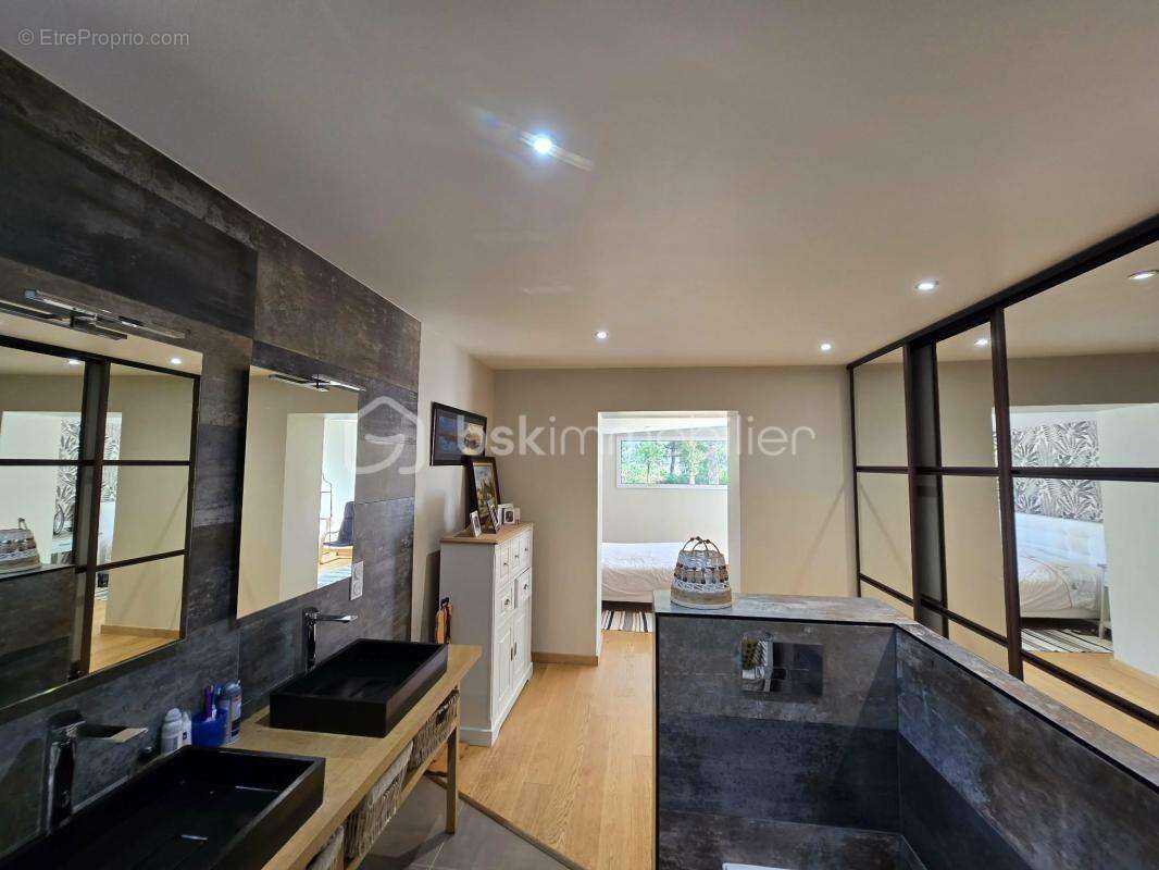 Maison familiale - vie de plain-pied - 4 chambres - spa - terrain constructible - photo 8