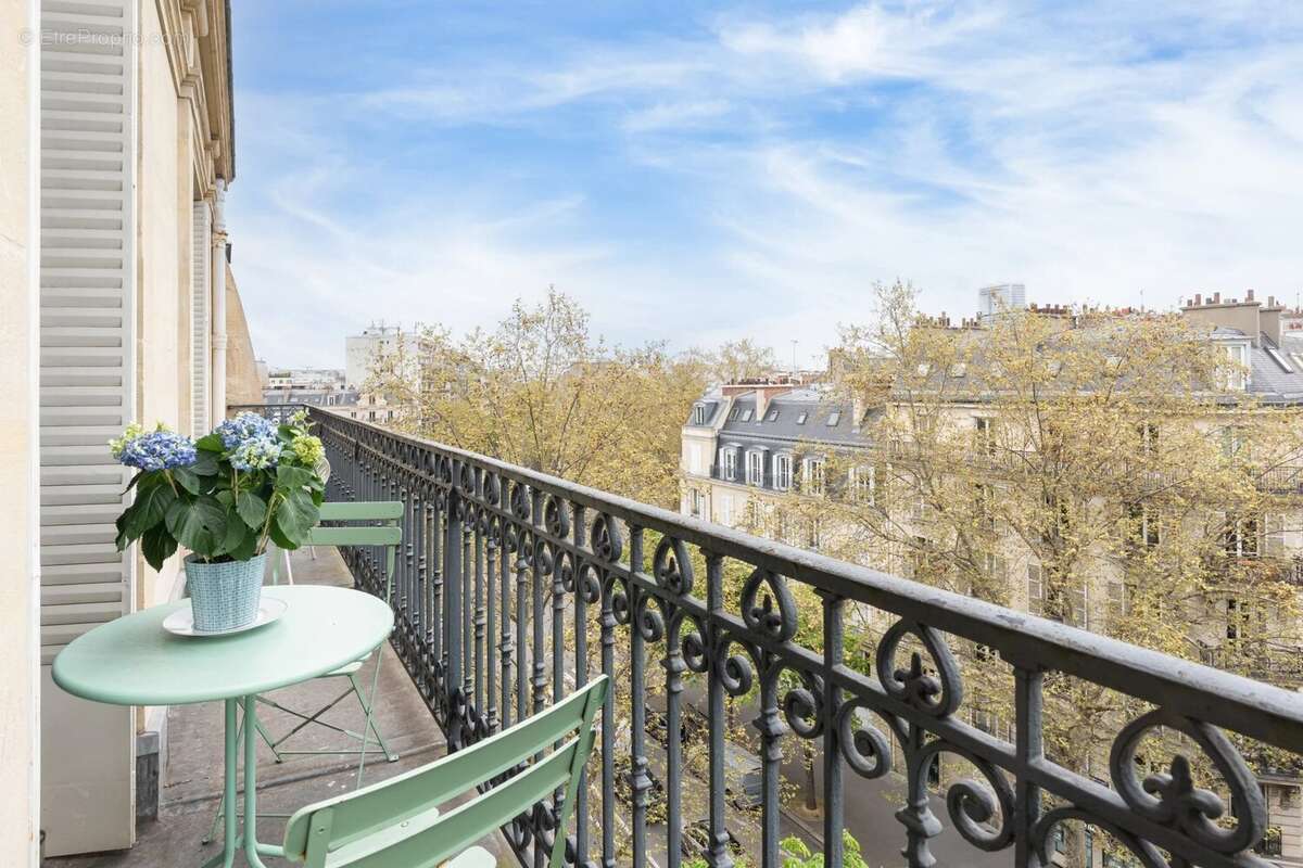 Appartement à PARIS-17E