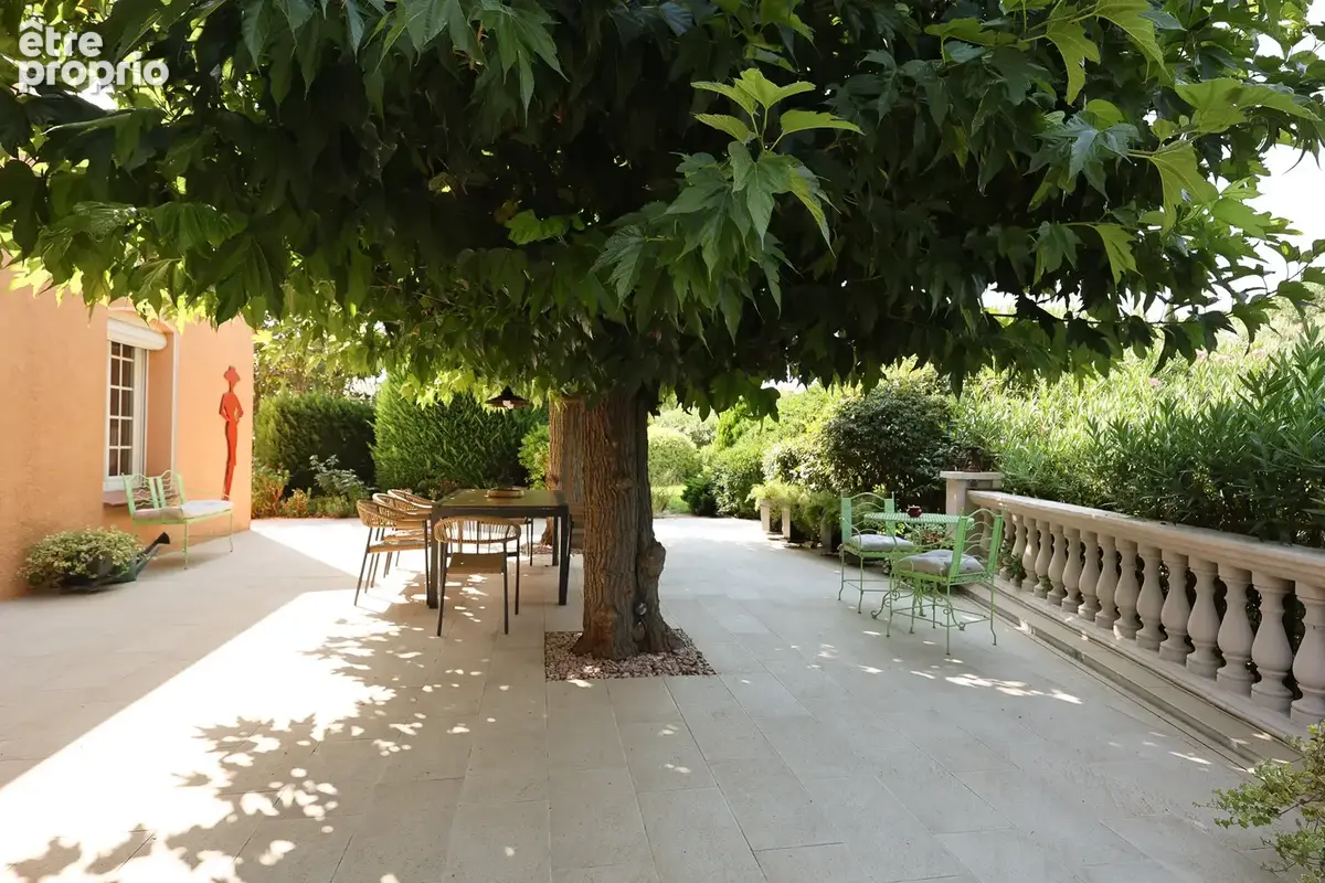 Villa d'exception de 146 m2 avec piscine, sous-sol de 105 m2 et terrain de 1780 m2 sans vis-a-vis - photo 3